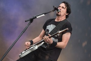 gojiraenconcertdanslaregion_800px-2017_rip_-_gojira_-_joe_duplantier_-_by_2eight_-_8sc9352.jpeg
